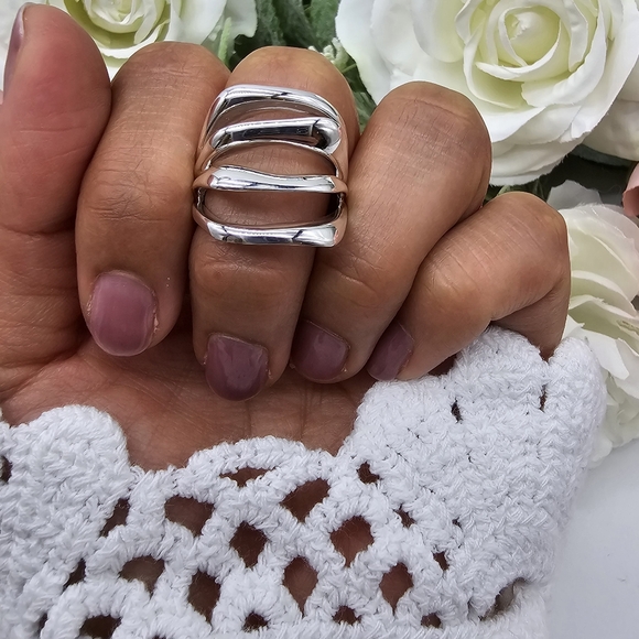 ❤️ IN LINE RING - Picture 9 of 14